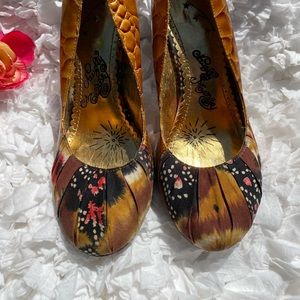 Naughty Monkey Amber Feather Heels 8.5